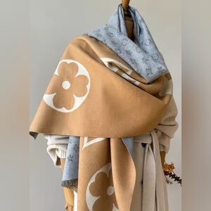 NEW $125 Cashmere Blend Le Fleur Tan and Cream Patterned Shawl Scarf